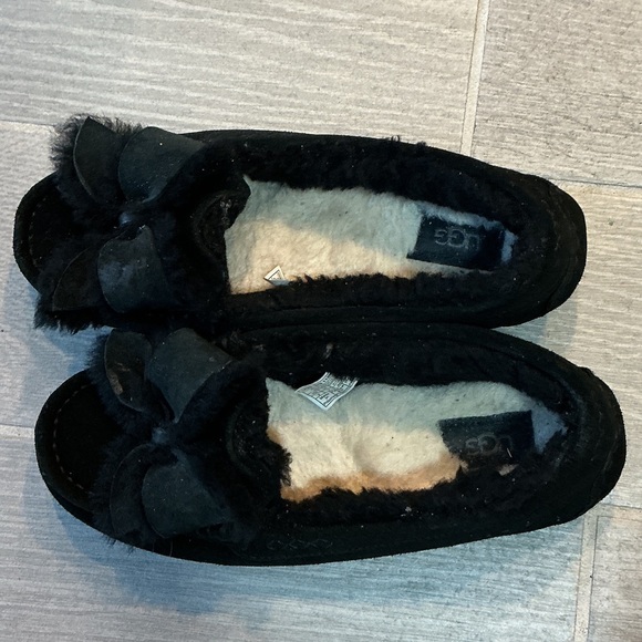 UGG Ansley Heritage Bow Black Suede Slippers Sheepskin Lining Women’s Sz 9 - Picture 3 of 5
